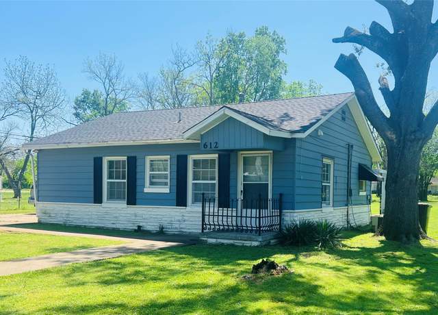 Property at 612 Poplar St, Teague, TX 75860, 3 beds, 2 baths