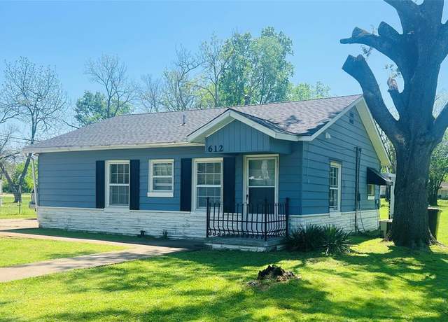 Property at 612 Poplar St, Teague, TX 75860, 3 beds, 2 baths