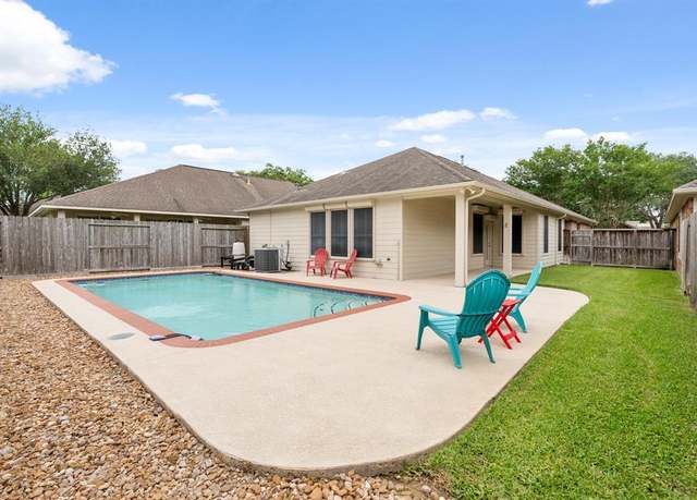 Property at 2220 W Marsala Dr, Pearland, TX 77581, 3 beds, 2 baths