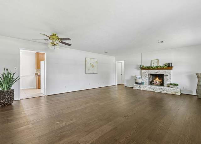 Property at 615 S Nugent St, La Porte, TX 77571, 3 beds, 3 baths