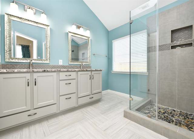 Property at 711 Shenandoah Falls Ln, Rosenberg, TX 77469, 3 beds, 2 baths