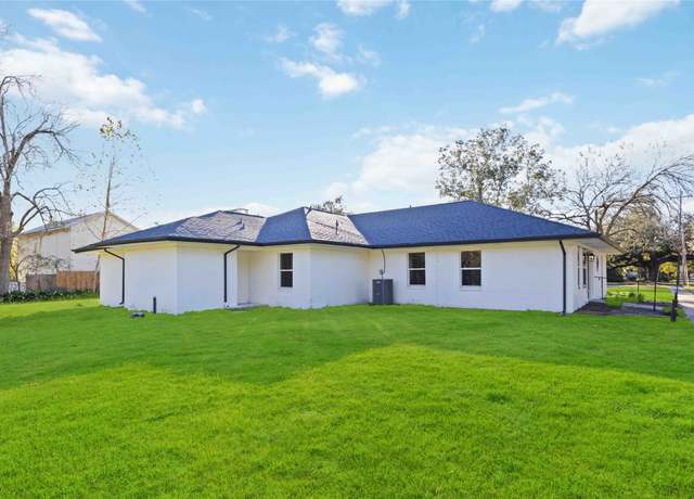 Property at 711 W Sidnor St, Alvin, TX 77511, 4 beds, 3 baths