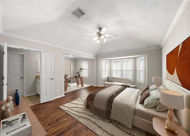 Property at 1517 Asbury St, Houston, TX 77007, 3 beds, 2.5 baths