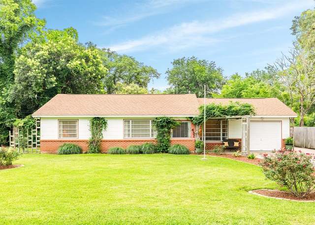 Property at 437 Southern Oaks Dr, Lake Jackson, TX 77566, 3 beds, 1.5 baths