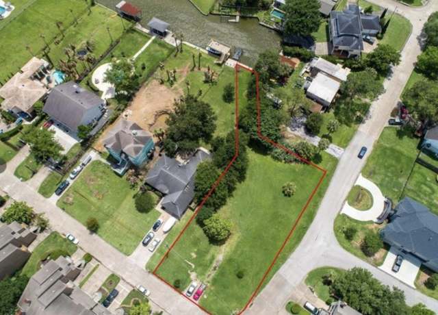 Property at 110 Sandy Cv, Nassau Bay, TX 77058