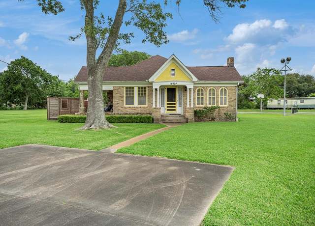 Property at 16907 Park St, Santa Fe, TX 77517, 3 beds, 2 baths