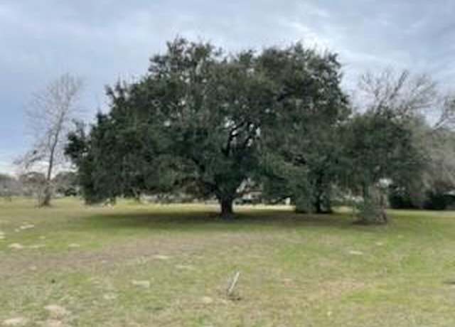 Property at 209 Tropical Dr, Victoria, TX 77904