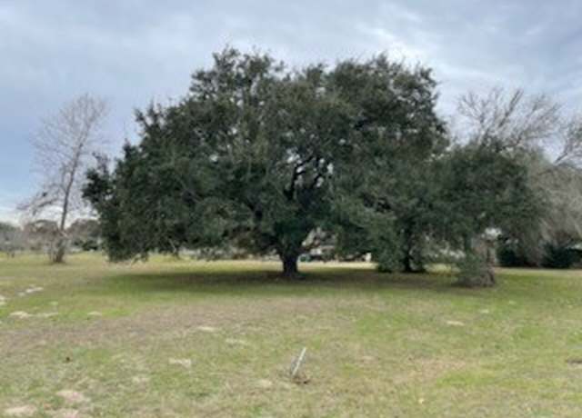 Property at 209 Tropical Dr, Victoria, TX 77904