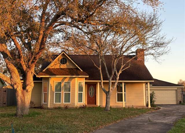 Property at 505 Huckleberry Dr, Lake Jackson, TX 77566, 3 beds, 2 baths