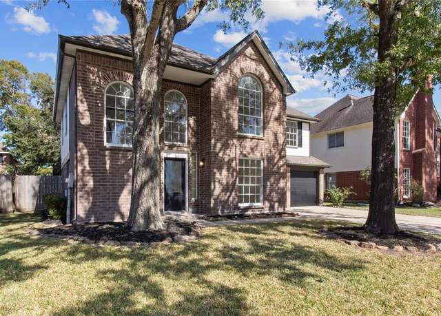 Property at 1111 Chesterwood Dr, Pearland, TX 77581, 3 beds, 2.5 baths