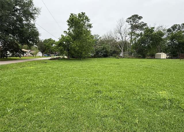 Property at 2370 Rockwell St, Beaumont, TX 77701