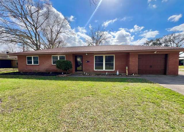 Property at 912 Cannan Dr, Angleton, TX 77515, 3 beds, 1.5 baths