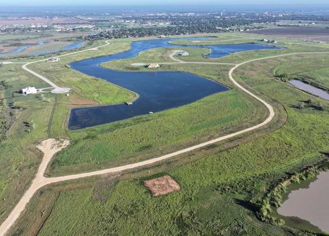 Property at 2422 S Virginia St, Port Lavaca, TX 77979