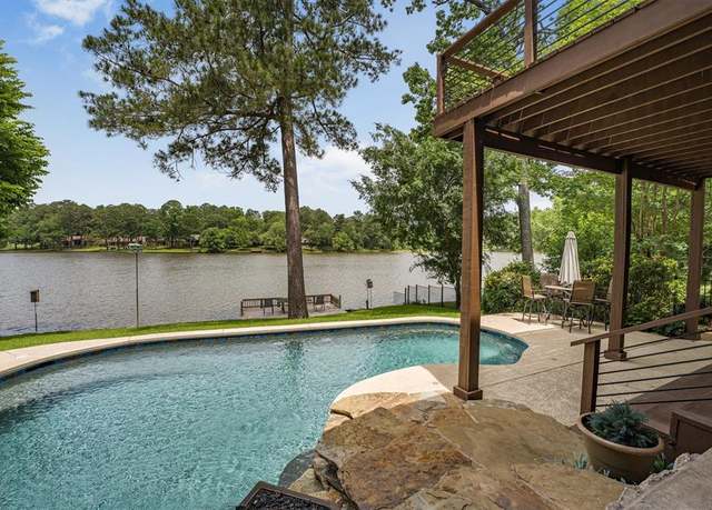 Property at 1927 East Lake Dr, Huntsville, TX 77340, 4 beds, 4 baths