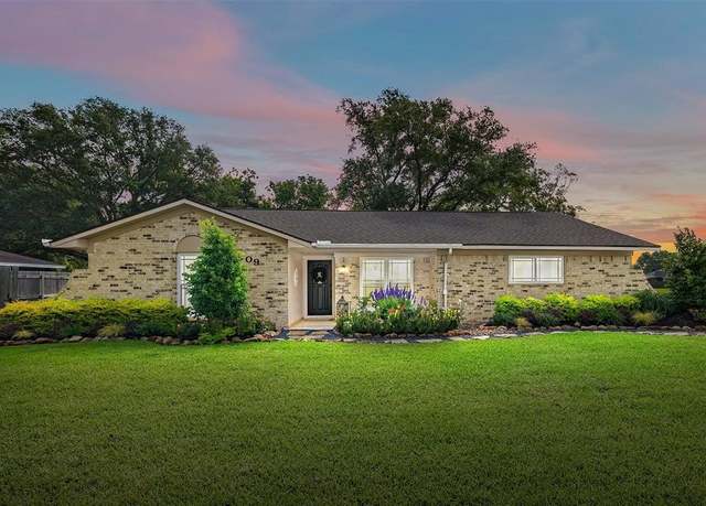 Property at 1209 Kansas Ave S, Anahuac, TX 77514, 3 beds, 2 baths
