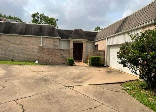 Property at 10747 Villa Lea Ln, Houston, TX 77071, 5 beds, 4.5 baths
