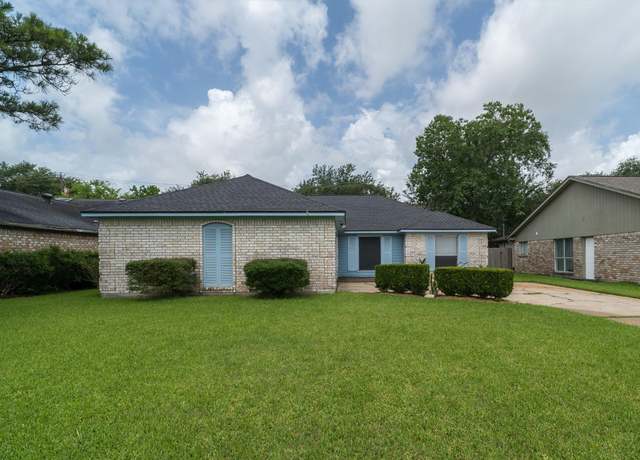 Property at 523 White Wing Ct, Dickinson, TX 77539, 3 beds, 2 baths