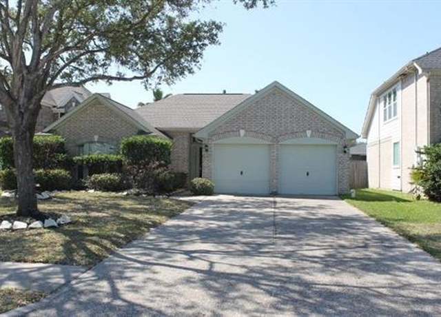 Property at 431 Twin Timbers Ln, Kemah, TX 77565, 3 beds, 2 baths