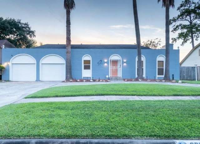 Property at 230 White Cedar St, Houston, TX 77015, 3 beds, 2.5 baths