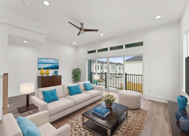 Property at 1935 Knoll Square Dr, Houston, TX 77080, 3 beds, 3.5 baths