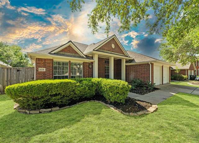 Property at 8735 River Wind Dr, Sugar Land, TX 77479, 4 beds, 2 baths