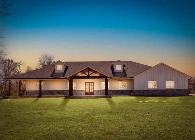 Property at 7827 County Road 400, Brazoria, TX 77422, 3 beds, 3.5 baths