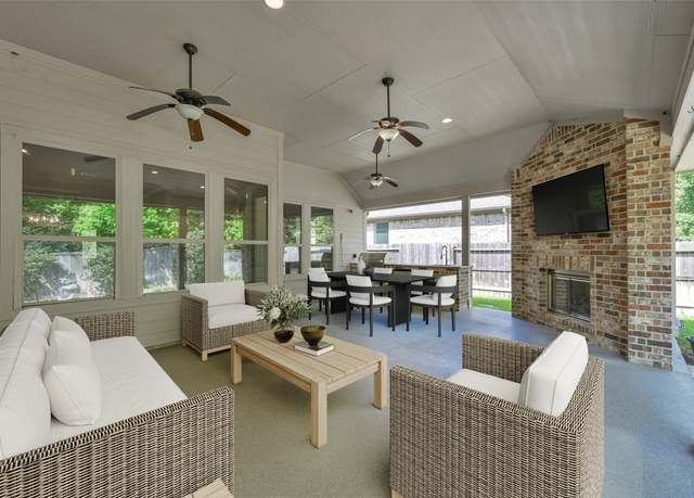 Property at 114 Winecup Cir, Montgomery, TX 77316, 3 beds, 3 baths