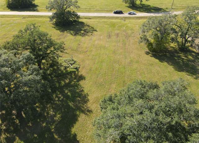 Property at 381 Pony Trl, Angleton, TX 77515