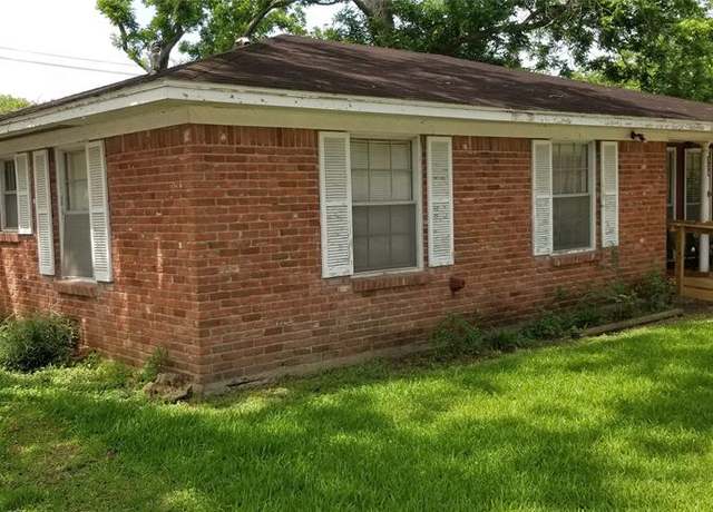 Property at 836 Sycamore St, Lake Jackson, TX 77566, 3 beds, 1 bath