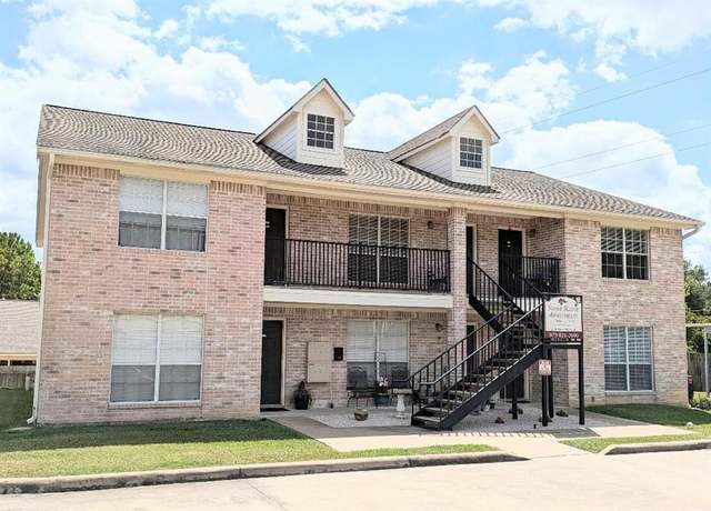 Property at 2300 Stone Hollow Dr, Brenham, TX 77833, 6 beds, 1 bath