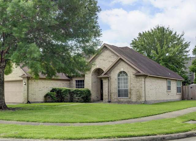 Property at 10302 Otter Cir, Baytown, TX 77523, 3 beds, 2 baths