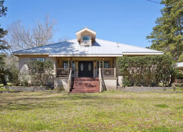 Property at 2401 Lonely Creek Cir, Montgomery, TX 77316, 3 beds, 3.5 baths