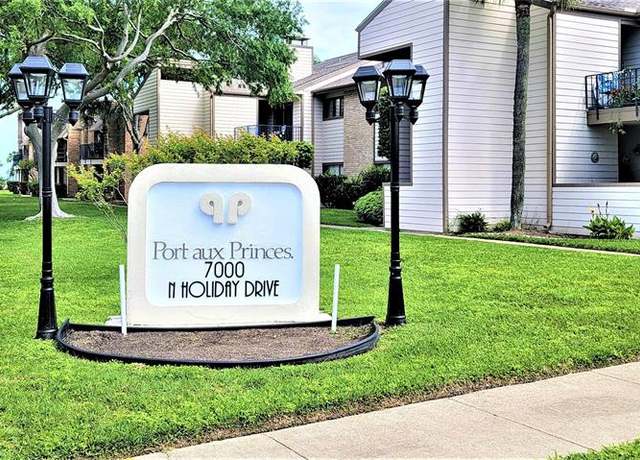 Property at 7037 N Holiday Dr, Galveston, TX 77550, 2 beds, 1 bath