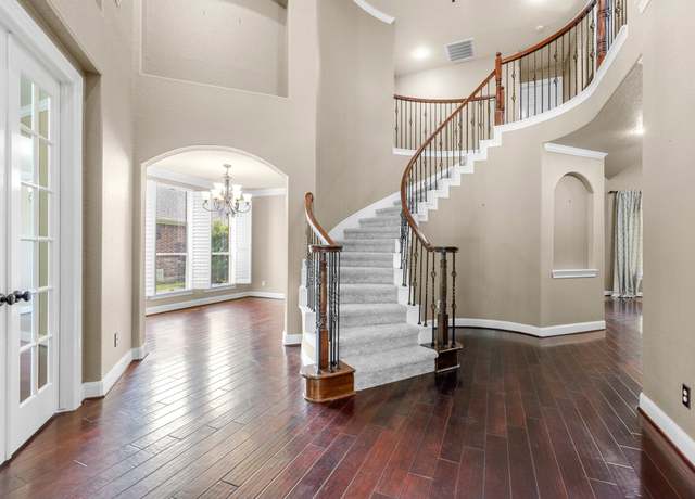 Property at 95 W Hullwood Cir, The Woodlands, TX 77389, 5 beds, 4 baths