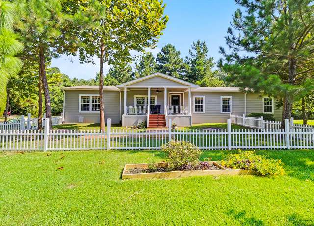 Property at 8252 Us Highway 190 E, Livingston, TX 77351, 4 beds, 2 baths
