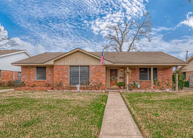 Property at 6730 Lindyann Ln, Houston, TX 77008, 3 beds, 2 baths
