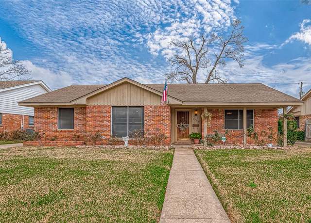 Property at 6730 Lindyann Ln, Houston, TX 77008, 3 beds, 2 baths