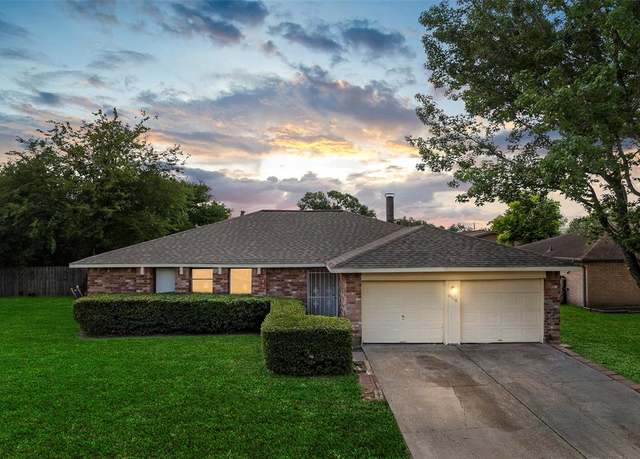 Property at 14118 Magnolia Springs Dr, Houston, TX 77066, 3 beds, 2 baths