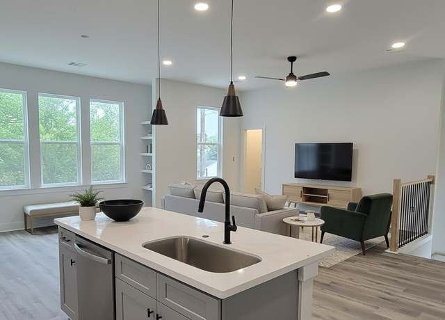 Property at 4922 Hoover St Unit F, Houston, TX 77092, 3 beds, 2.5 baths