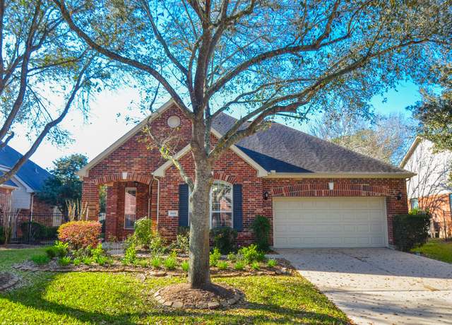Property at 1606 S Lago Vista Dr, Pearland, TX 77581, 3 beds, 2 baths