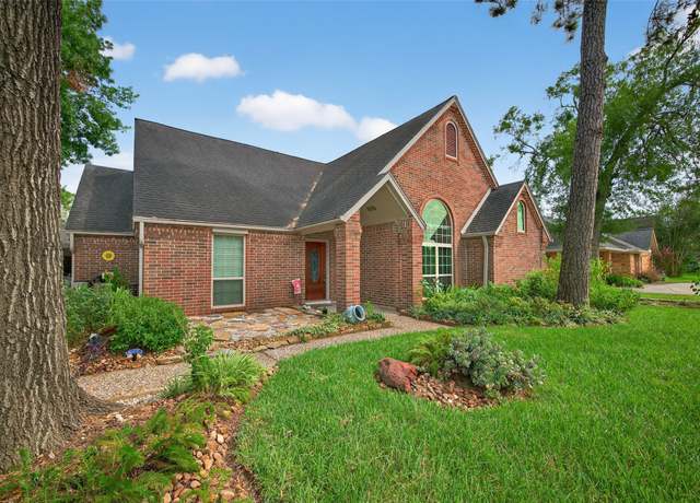 Property at 2711 Yost Blvd, Pearland, TX 77581, 3 beds, 2.5 baths