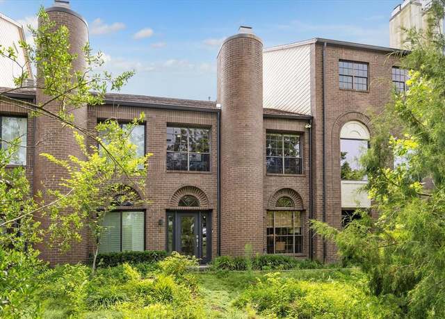 Property at 19 Crestwood Dr #4, Houston, TX 77007, 2 beds, 2.5 baths