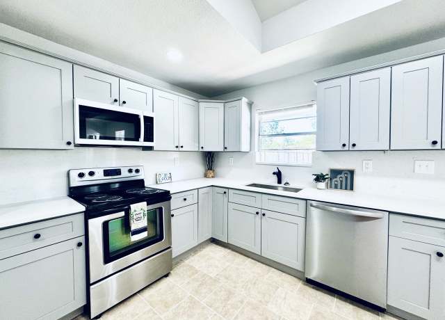 Property at 2717 Woodlawn St, Dickinson, TX 77539, 3 beds, 2 baths