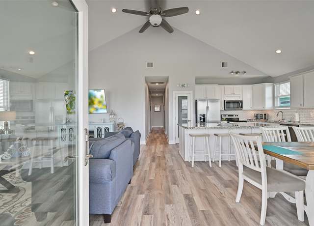 Property at 4207 Navarro Dr, Galveston, TX 77554, 3 beds, 2 baths