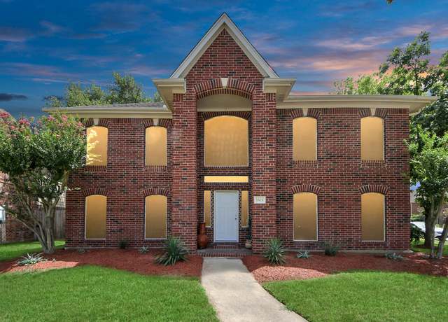 Property at 1503 Pine Ridge Ln, Pearland, TX 77581, 5 beds, 3.5 baths