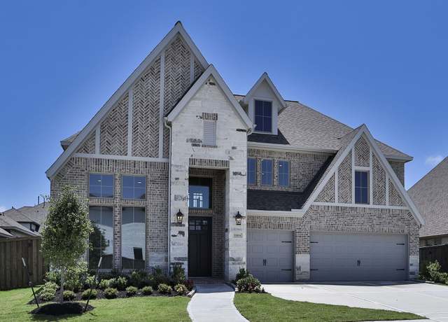 Property at 11814 Greenwood Dr, Mont Belvieu, TX 77523, 4 beds, 3.5 baths