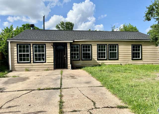Property at 5311 Lyndhurst Dr, Houston, TX 77033, 3 beds, 1.5 baths
