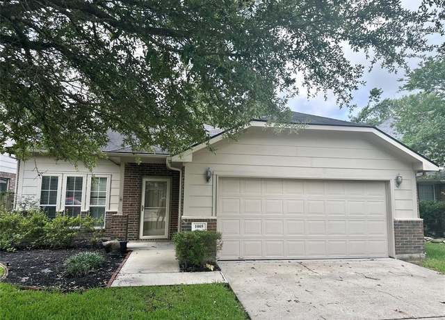 Property at 1005 Summer Park Blvd, Conroe, TX 77303, 3 beds, 2 baths