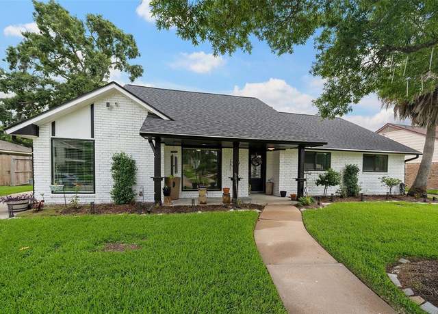Property at 918 Hollow Tree St, La Porte, TX 77571, 3 beds, 2 baths