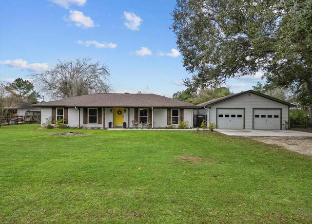 Property at 587 County Road 949e, Alvin, TX 77511, 3 beds, 2 baths